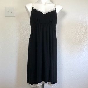 A Pea in the Pod black nursing nightgown sz. M